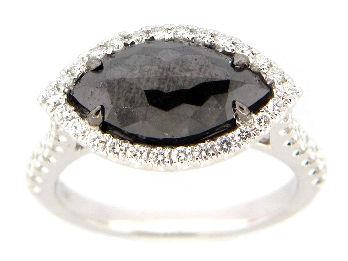 BLACK & WHITE DIAMOND RING, 18KW (R)