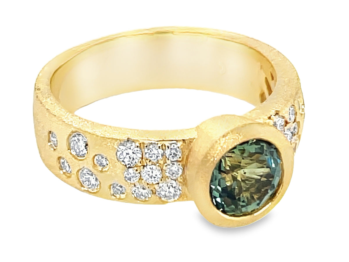 NATURAL NO HEAT GREEN SAPPHIRE ROUND & DIAMOND CONFETTI BEZEL RING, SATIN FINISH