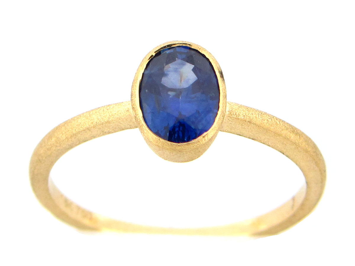 SAPPHIRE OVAL RING, BEZEL SATIN FINISH, 18KY (H)