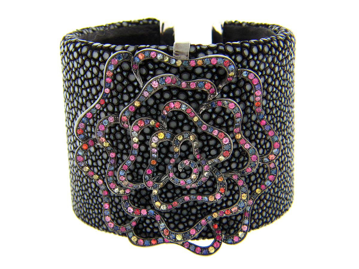 RAINBOW SAPPHIRE BLACK STINGRAY BANGLE, SILVER (E/U)