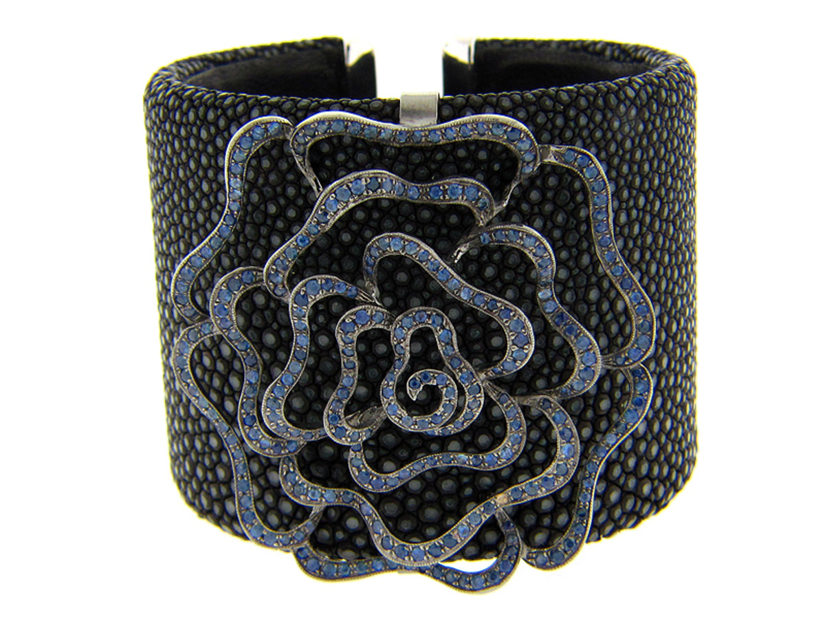 SAPPHIRE BLACK STINGRAY BANGLE, SILVER (E)