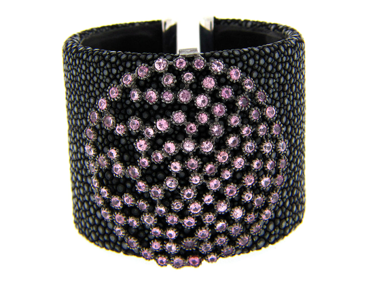 PINK SAPPHIRE BLACK STINGRAY BANGLE, SILVER (E)