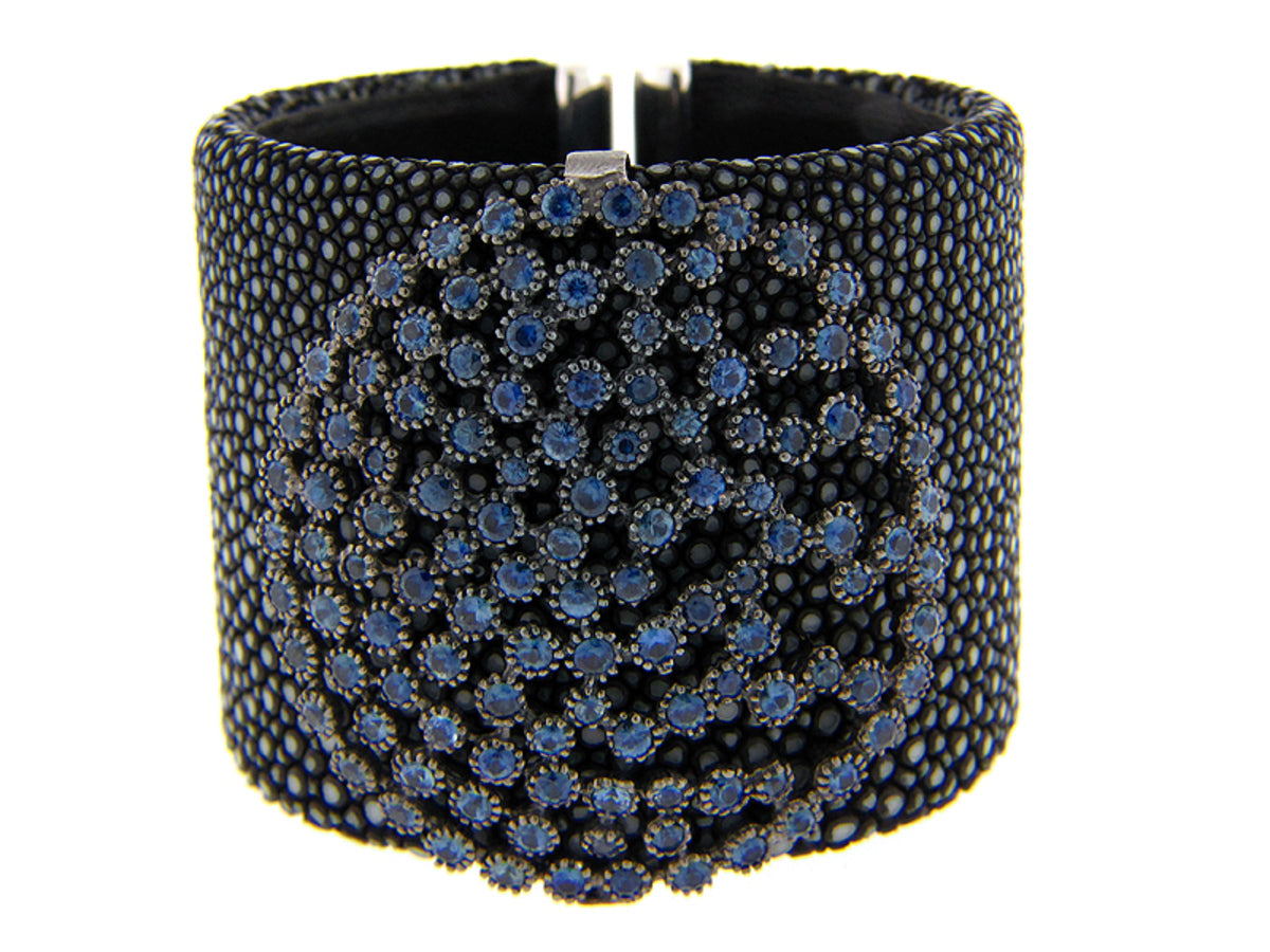 SAPPHIRE BLACK STINGRAY BANGLE, SILVER (E)