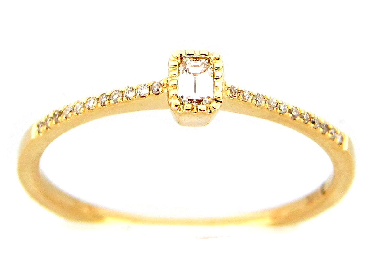 DIAMOND RING