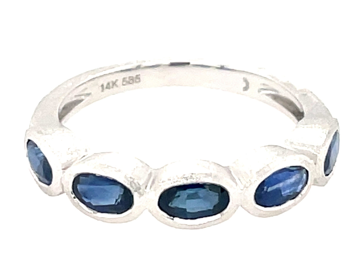 SAPPHIRE BEZEL RING