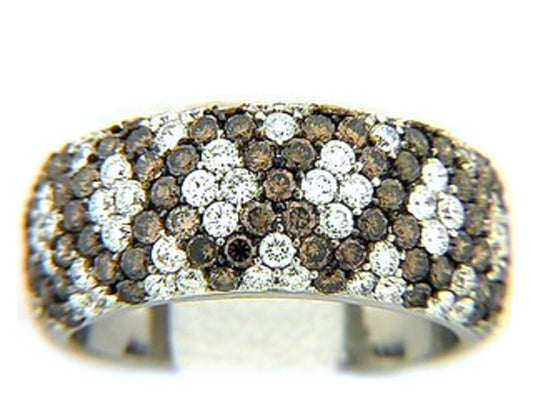 BROWN & WHITE DIAMOND RING, 18KW (N)