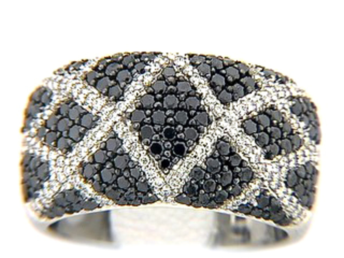 BLACK & WHITE DIAMOND RING, 18KW (R/H)