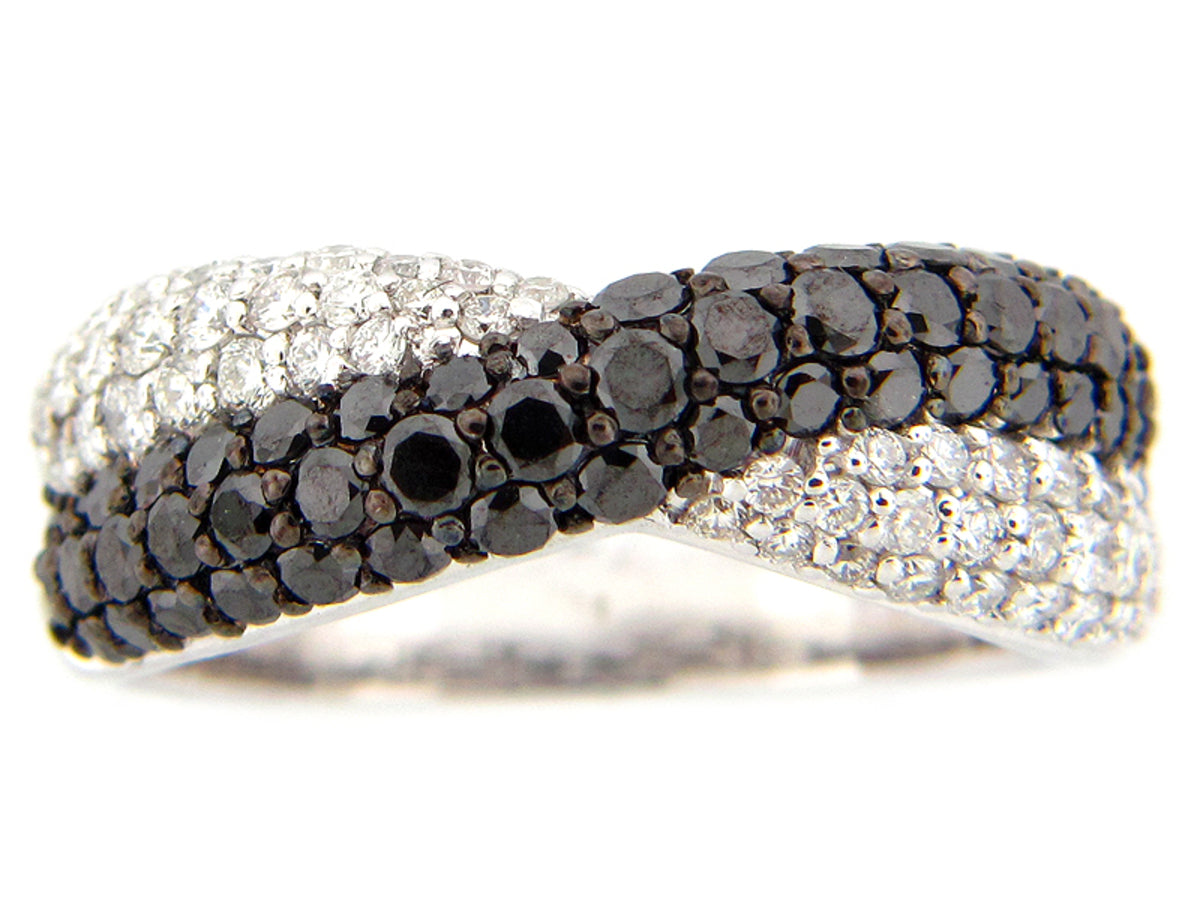 BLACK & WHITE DIAMOND RING, 18KW (R/H)