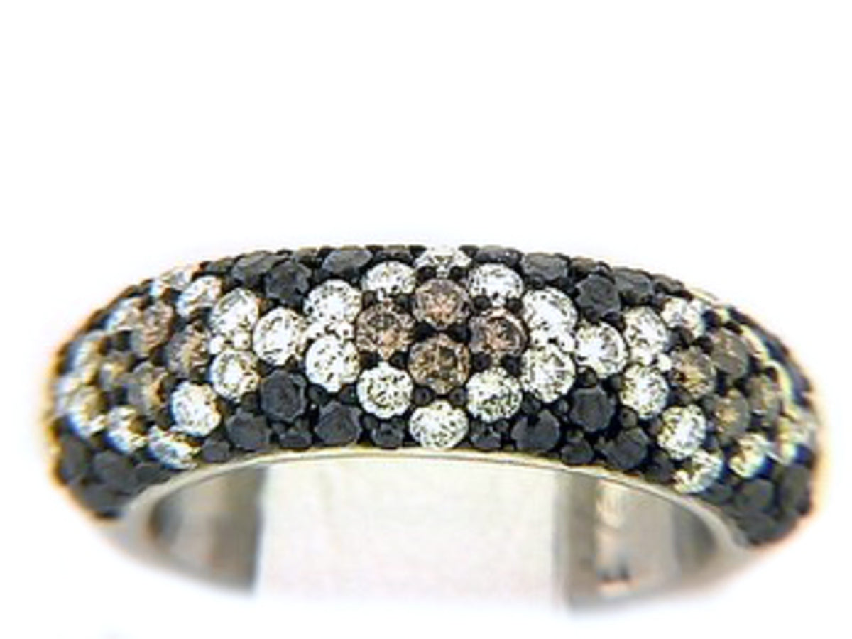 Blk, Champ White Di Ring