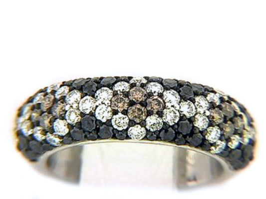 Blk, Champ White Di Ring