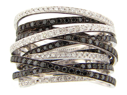 BLACK & WHITE DIAMOND RING, 18KW (R/H)