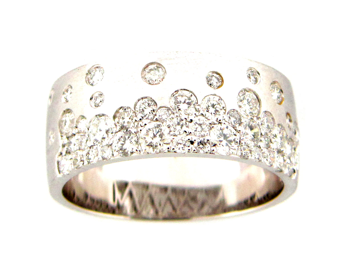 DIAMOND FLUSH SET CIGAR BAND 8.7MM RING, SATIN FINISH, 18KW (N)