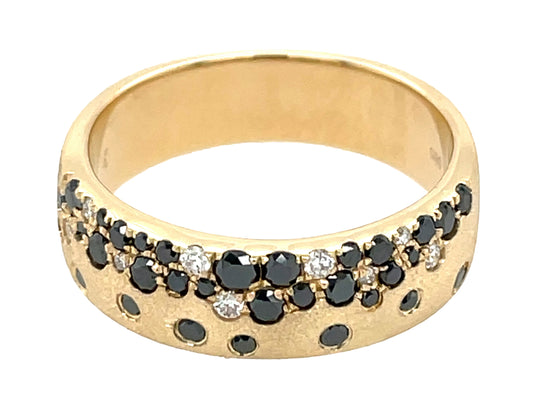 BLACK & WHITE DIAMOND SCATTERED FLUSH SET RING, 5.75 MM, SATIN FINISH