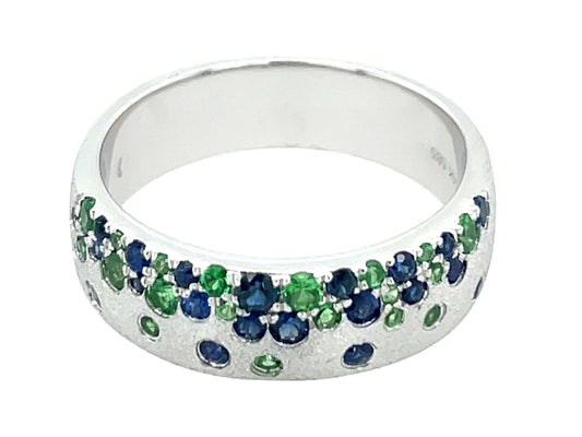 BLUE SAPPHIRE & TSAVORITE FLUSH SET RING