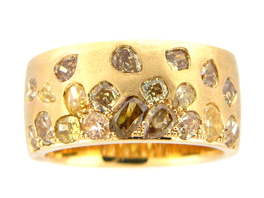 NATURAL FANCY COLOR DIAMOND FLUSH SET CIGAR BAND, 9.7MM, RING, SATIN FINISH, 18KY (N)