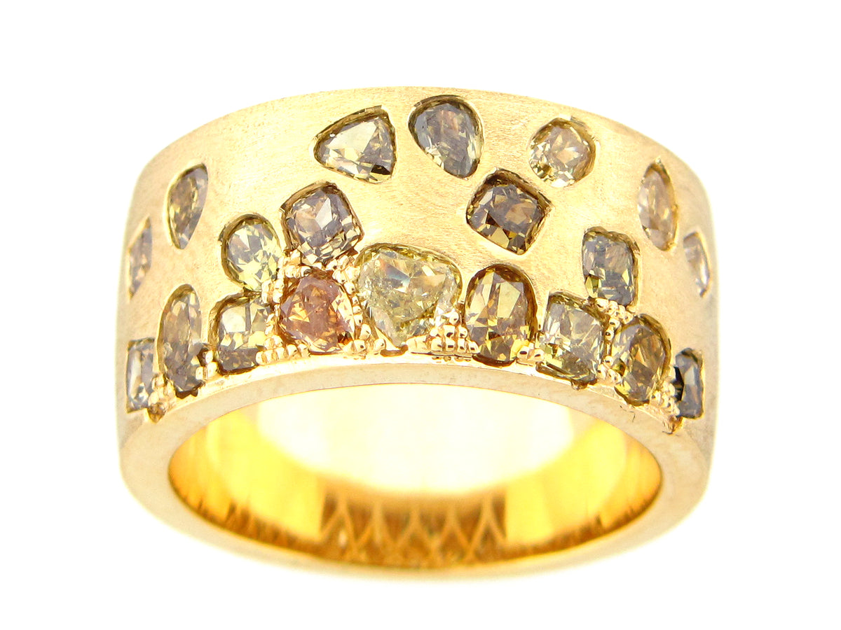 NATURAL FANCY COLOR DIAMOND FLUSH SET CIGAR BAND, 9.7MM, RING, SATIN FINISH, 18KY (N)
