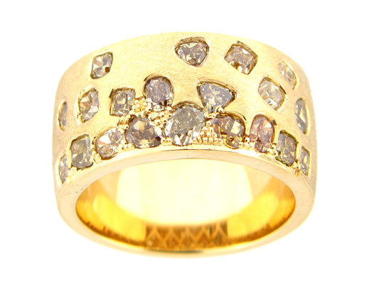 NATURAL FANCY COLOR DIAMOND FLUSH SET CIGAR BAND, 9.7MM, RING, SATIN FINISH, 18KG (N)