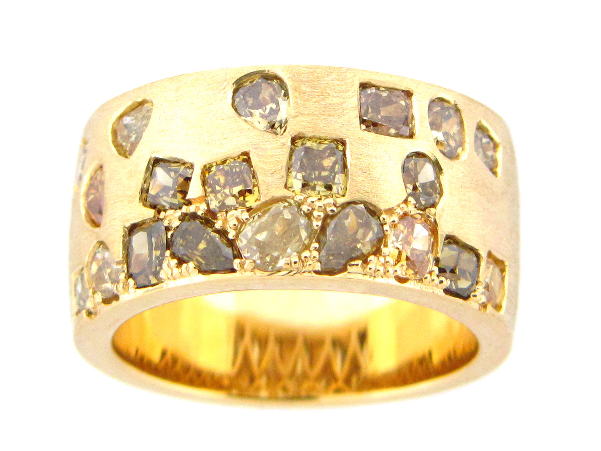 NATURAL FANCY COLOR DIAMOND FLUSH SET CIGAR BAND, 9.7MM, RING, SATIN FINISH, 18KY (N)