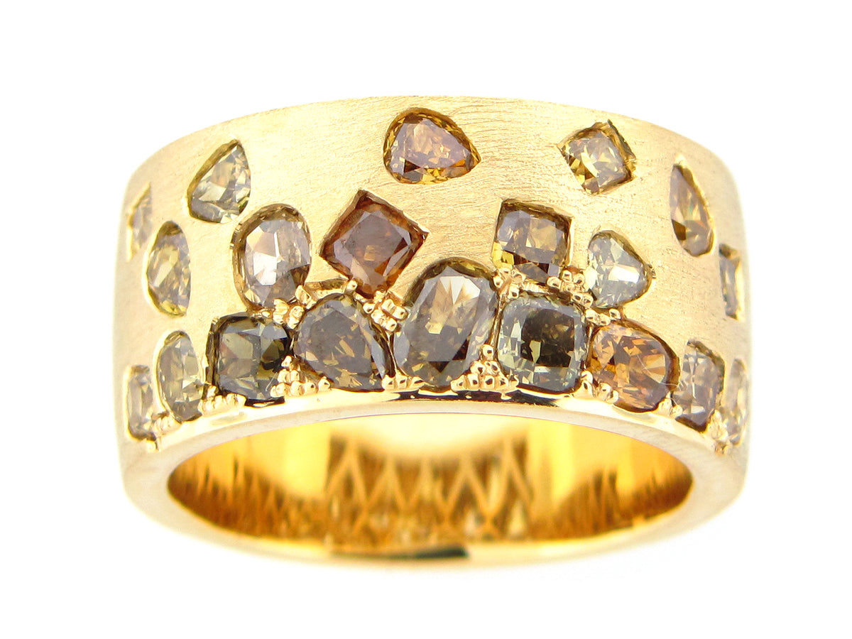 NATURAL FANCY COLOR DIAMOND FLUSH SET CIGAR BAND, 9.7MM, RING, SATIN FINISH, 18KY (N)