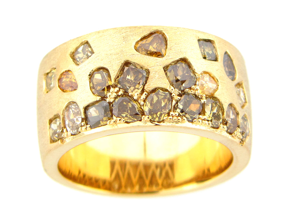 NATURAL FANCY COLOR DIAMOND FLUSH SET CIGAR BAND, 9.7MM, RING, SATIN FINISH, 18KY (N)