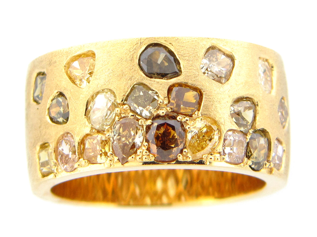 NATURAL FANCY COLOR DIAMOND FLUSH SET CIGAR BAND, 9.7MM, RING, SATIN FINISH, 18KY (N)
