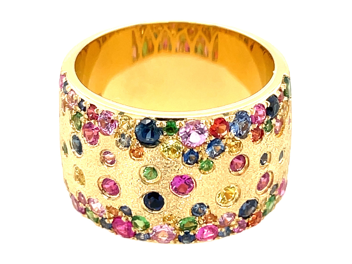 RAINBOW SAPPHIRE SCATTERED 12.3MM WIDE FLUSH SET CIGAR RING, SATIN FINISH, 18KY (H/U)