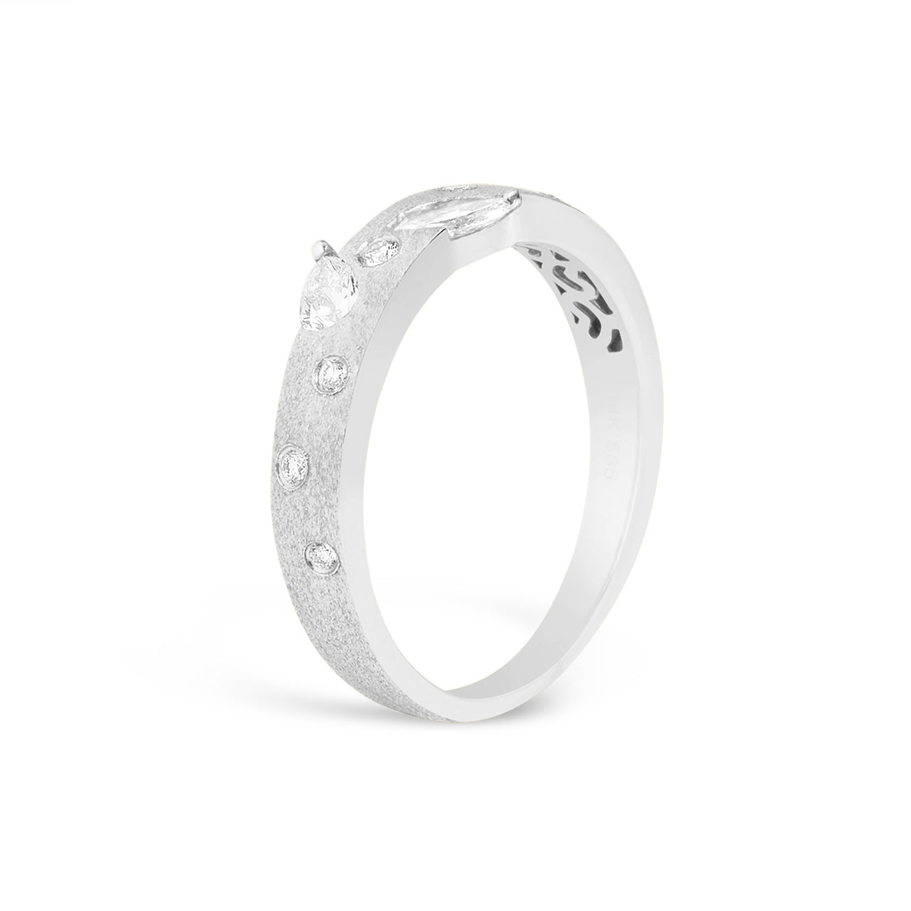 Diamond Leaf Motif Ring