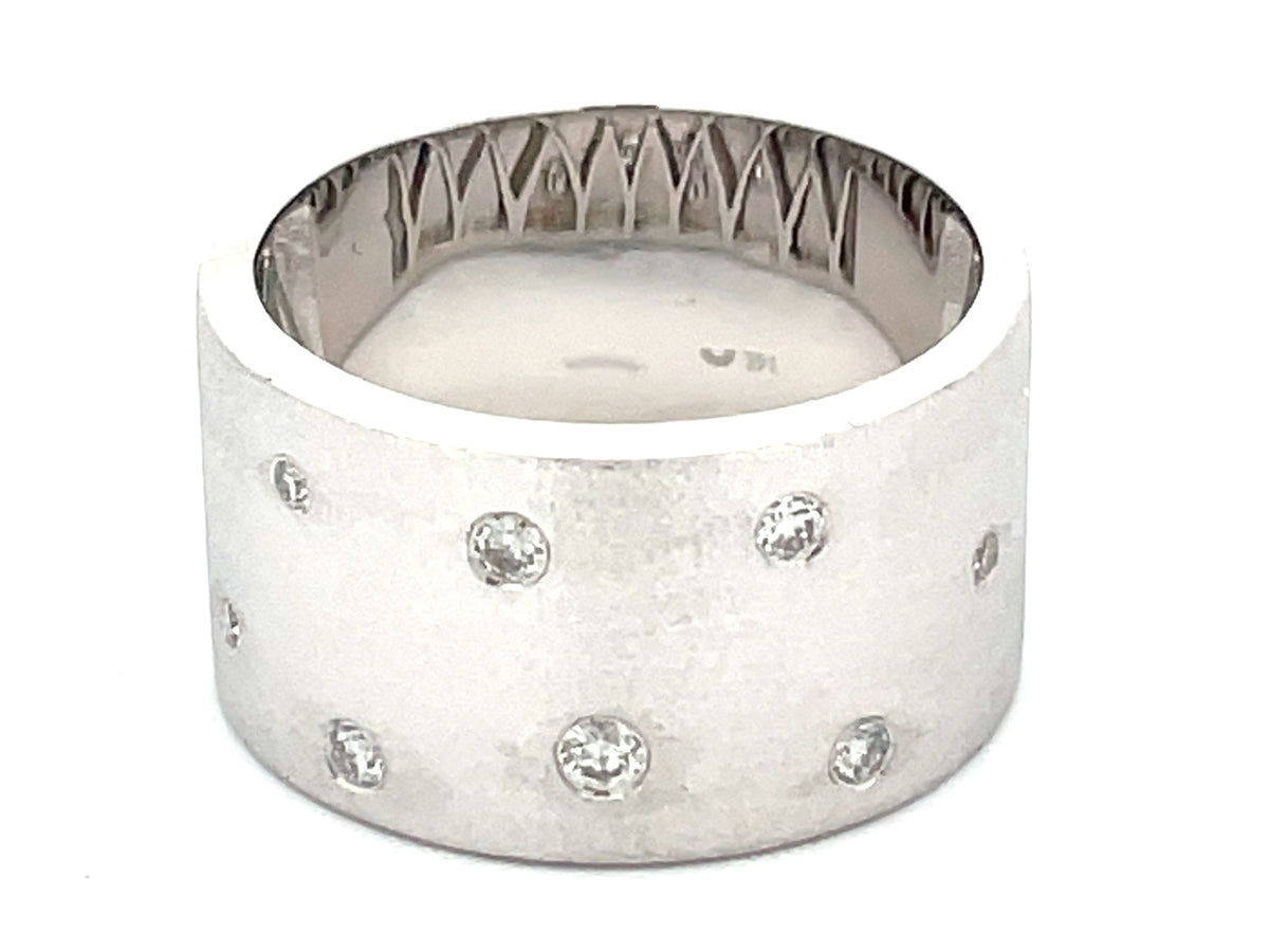 DIAMOND ROUND BEZEL CIGAR BAND RING, 14KW