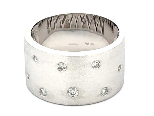 DIAMOND ROUND BEZEL CIGAR BAND RING, 14KW