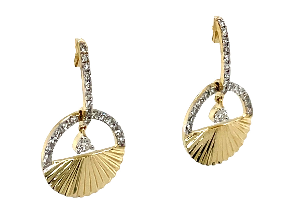 DIAMOND PLEATED HALF DISC EARRING, 10MM