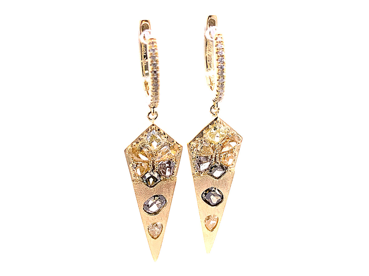 NATURAL FANCY COLOR DIAMOND FLUSH SET DAGGER DANGLE EARRING, SATIN FINISH, 18K GREEN GOLD(N)