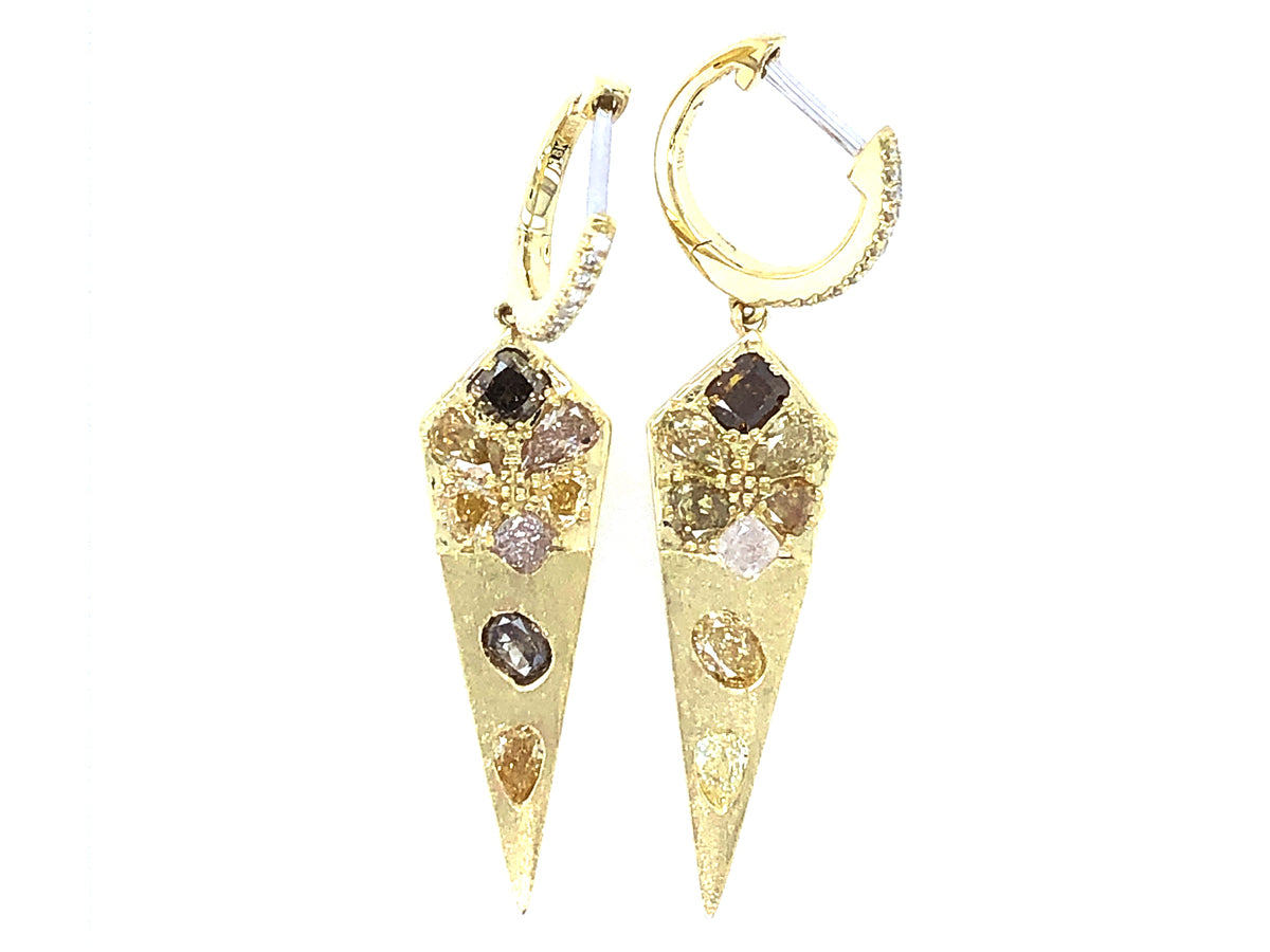 NATURAL FANCY COLOR DIAMOND FLUSH SET DAGGER DANGLE EARRING, SATIN FINISH,18K GREEN GOLD (N)