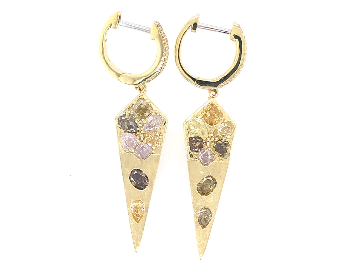 NATURAL FANCY COLOR DIAMOND FLUSH SET DAGGER DANGLE EARRING, SATIN FINISH,18K GREEN GOLD (N)
