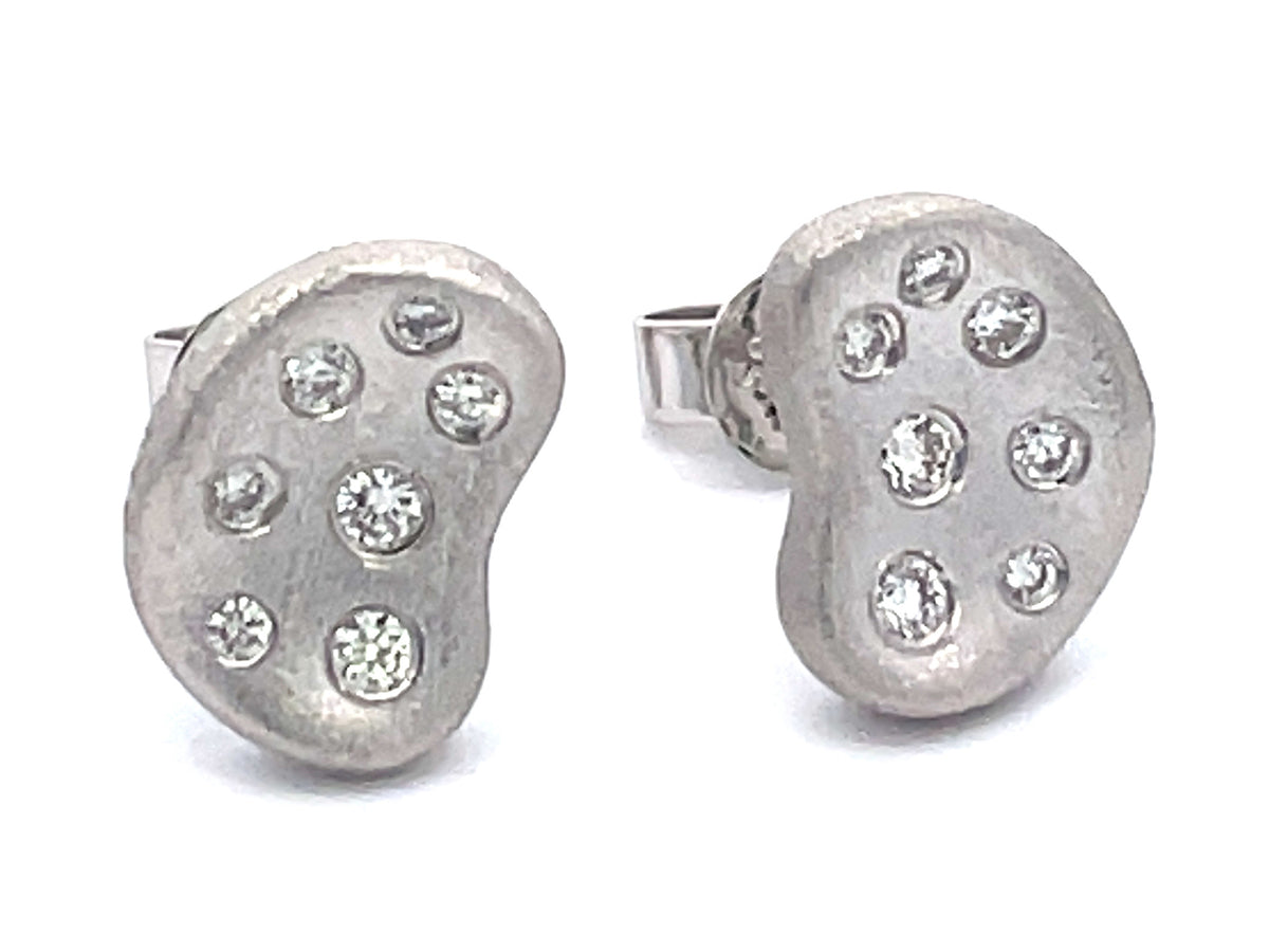 DIAMOND ROUNDS FLUSH SET BEAN STUD EARRING