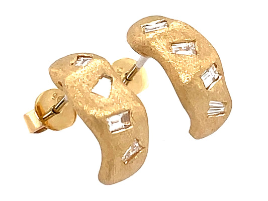 DIAMOND BAGUETTES FLUSH SET J-HOOP EARRING,SATIN FINISH