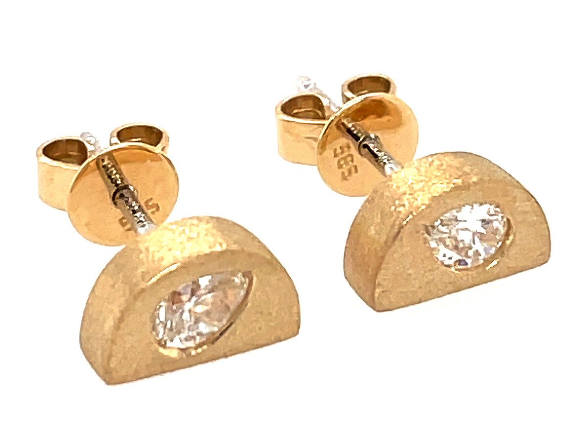 DIAMOND PEAR SHAPE FLUSH SET HALF CIRCLE STUD EARRING, SATIN FINISH, 14KY (N)