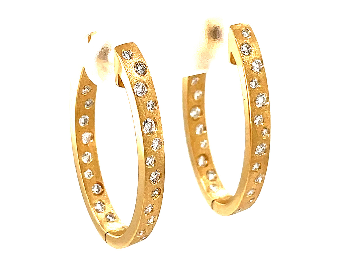DIAMOND FLUSH SET OVAL 27X16MM HOOP EARRING
