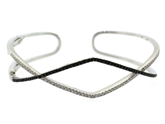 BLACK & WHITE DIAMOND BANGLE, 14KW (R)