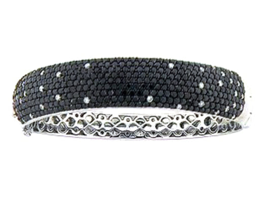 BLACK & WHITE DIAMOND BANGLE, 18KW (R/H)