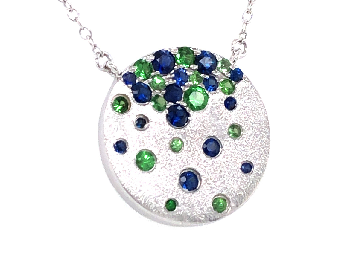 TSAVORITE & SAPPH FLUSH SET DISC PEND NECKLACE