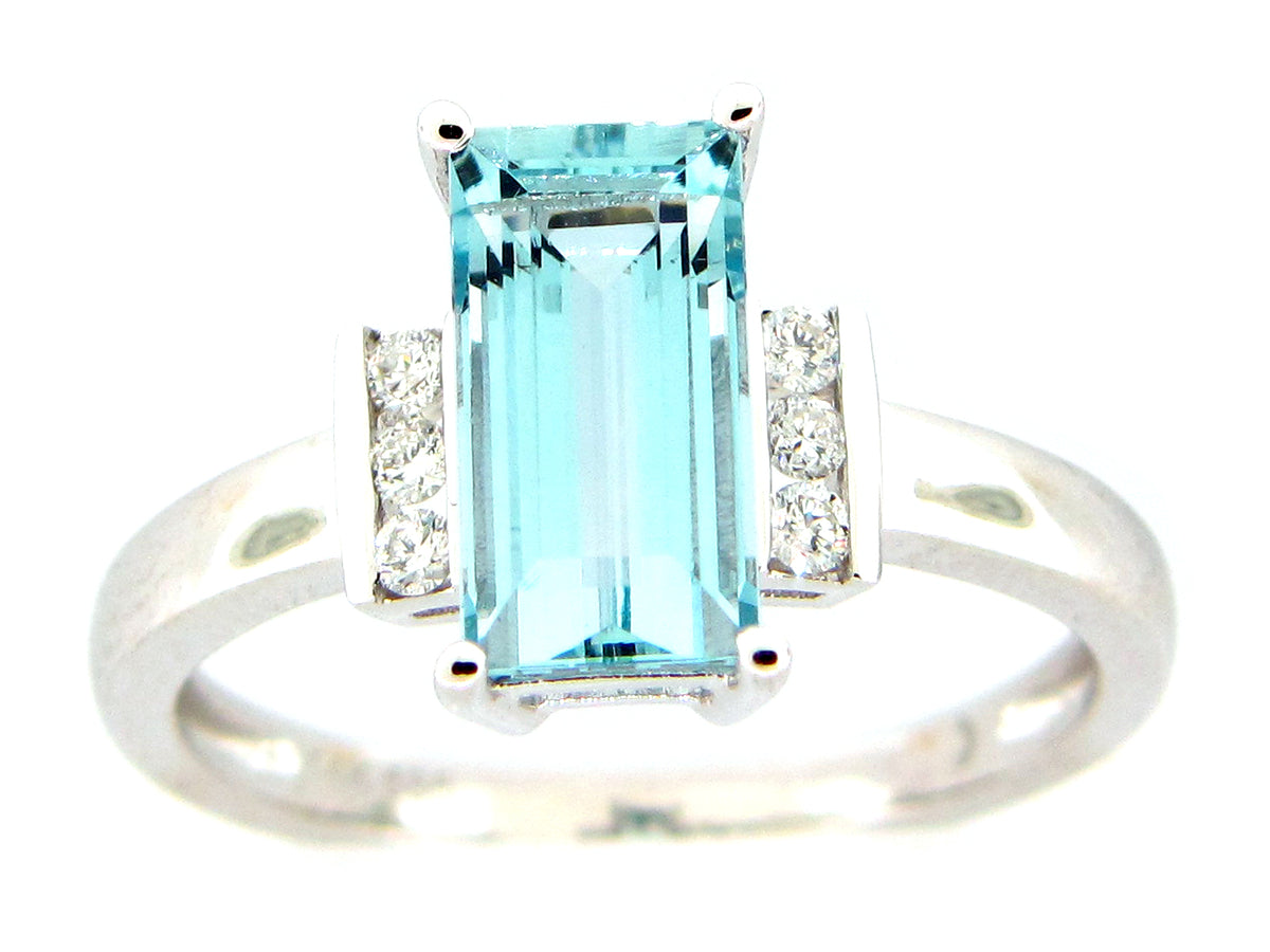 AQUAMARINE BAGUETTE & DIAMOND RING, 14KW (H)