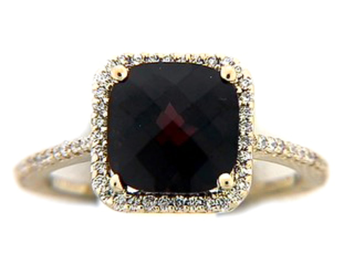 GARNET & DIAMOND RING