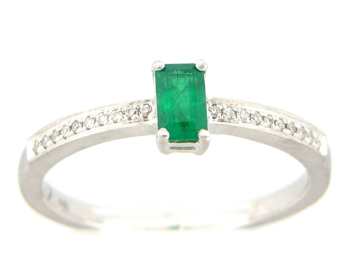 EMERALD & DIAMOND RING