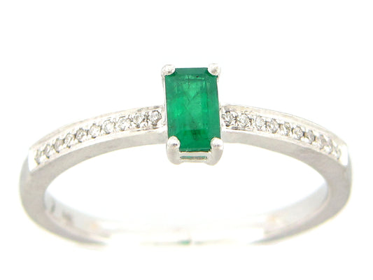 EMERALD & DIAMOND RING
