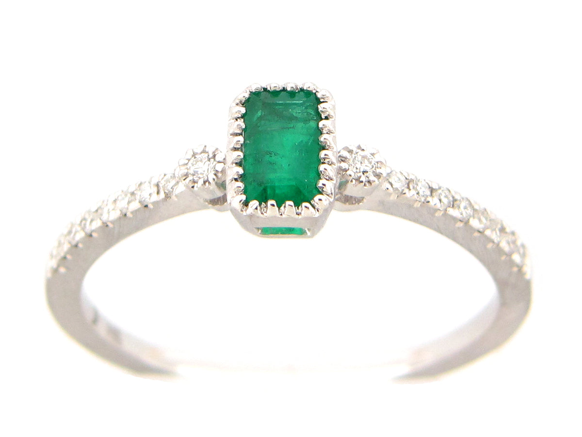 EMERALD & DIAMOND RING