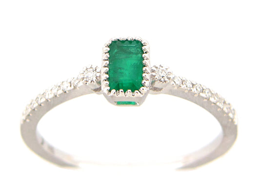 EMERALD & DIAMOND RING