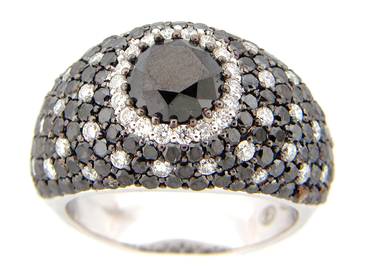 BLACK & WHITE DIAMOND RING, 18KW (R/N), CENTER=1.76