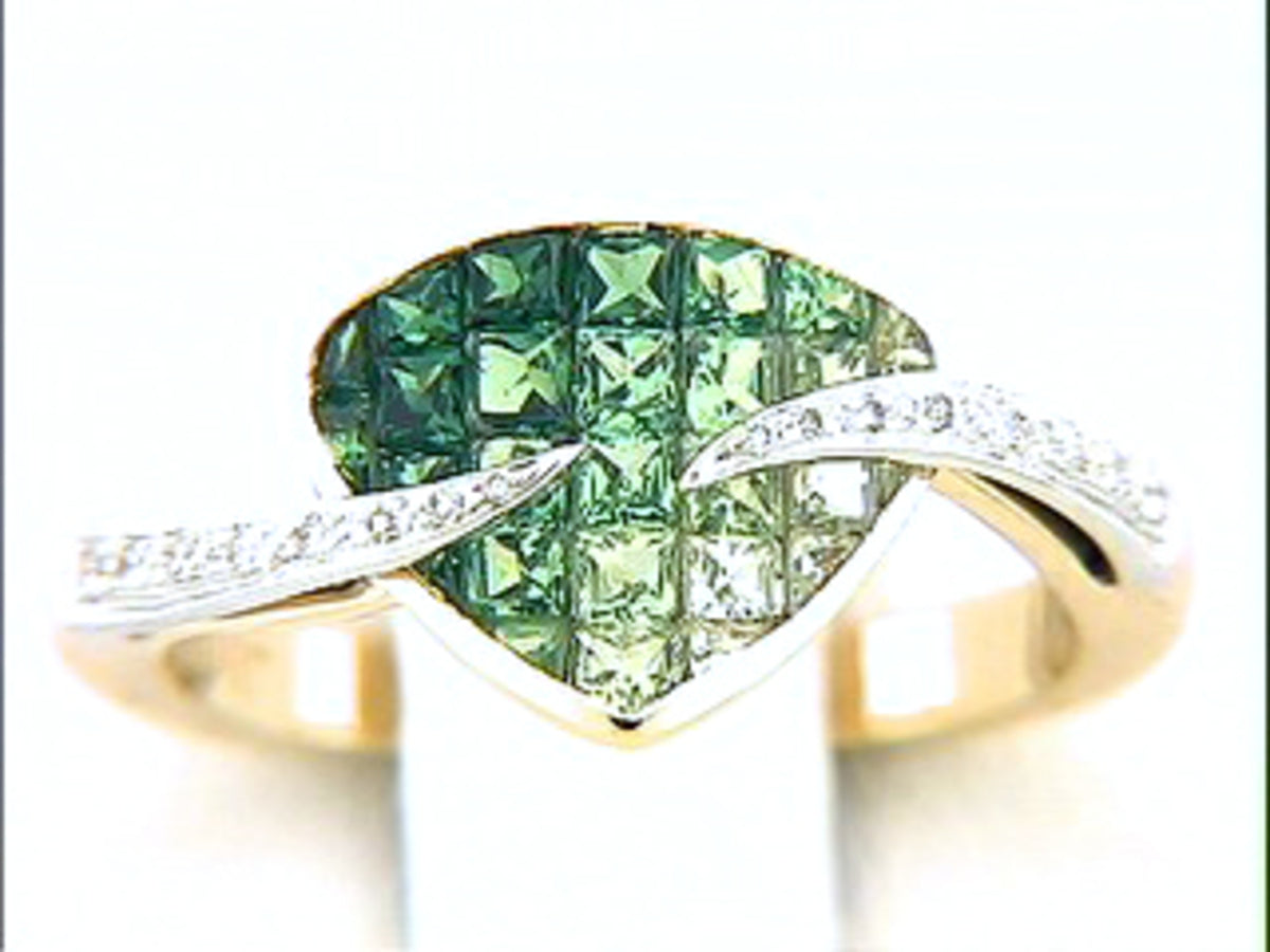 TSAVORITE & DIAMOND RING