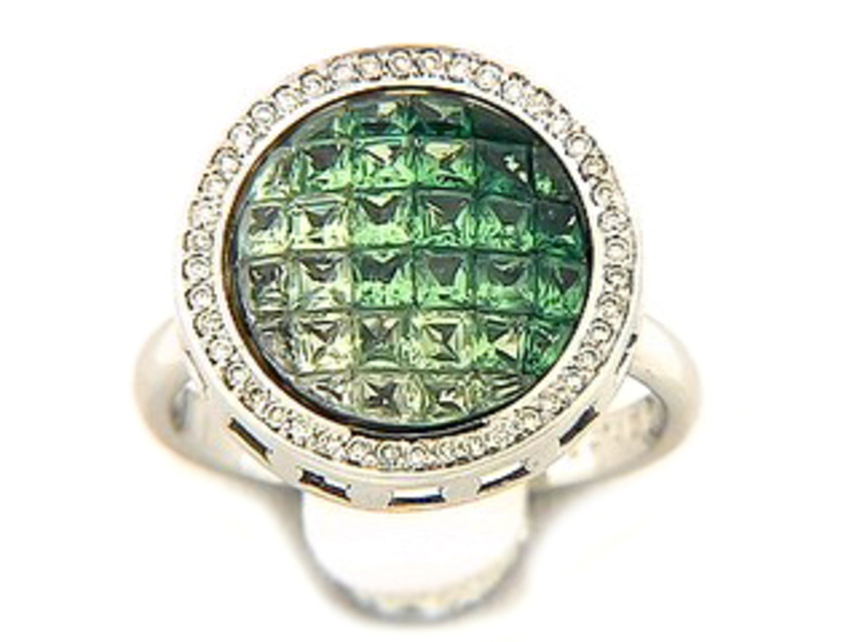 TSAVORITE & DIAMOND RING