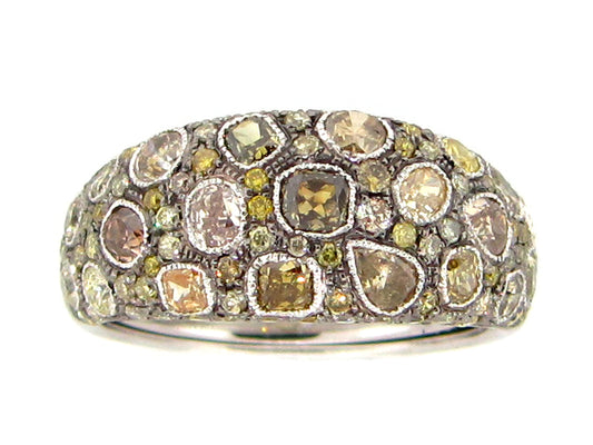 FANCY COLOR DIAMOND RING, 18KW (N)
